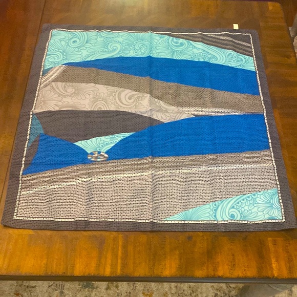 Accessories - scarf vintage blue gray design nwot 100% polyester